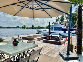 NEW - LITTLE IBIZA, on a lake near Amsterdam, with HOT TUB!